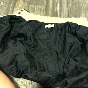 Cute winter jacket no wear or tear button up with pockets good condition